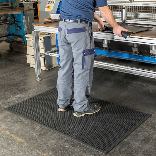 Kleen-Kushion แผ่นยางลดการเมื่อยล้า สำหรับไลน์ผลิต