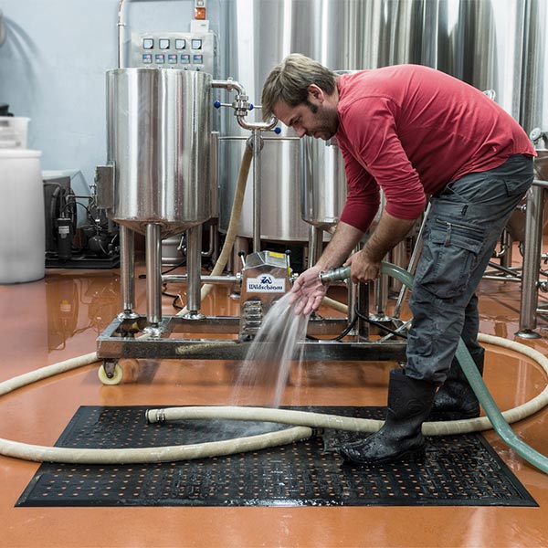 Kleen-Thru Plus rubber reduces fatigue and is slip-resistant.