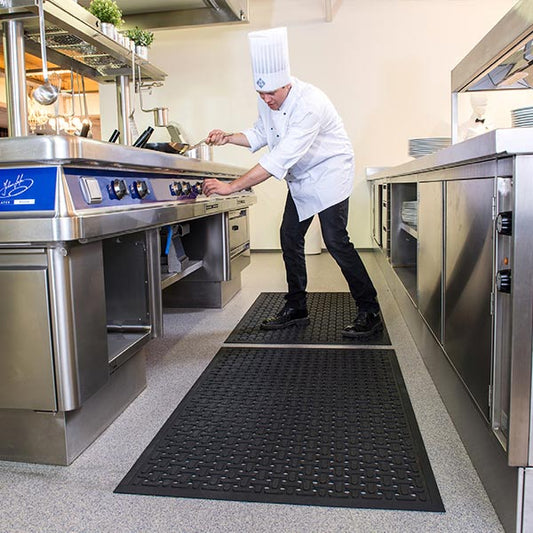 Kleen-Thru Plus rubber reduces fatigue and is slip-resistant.